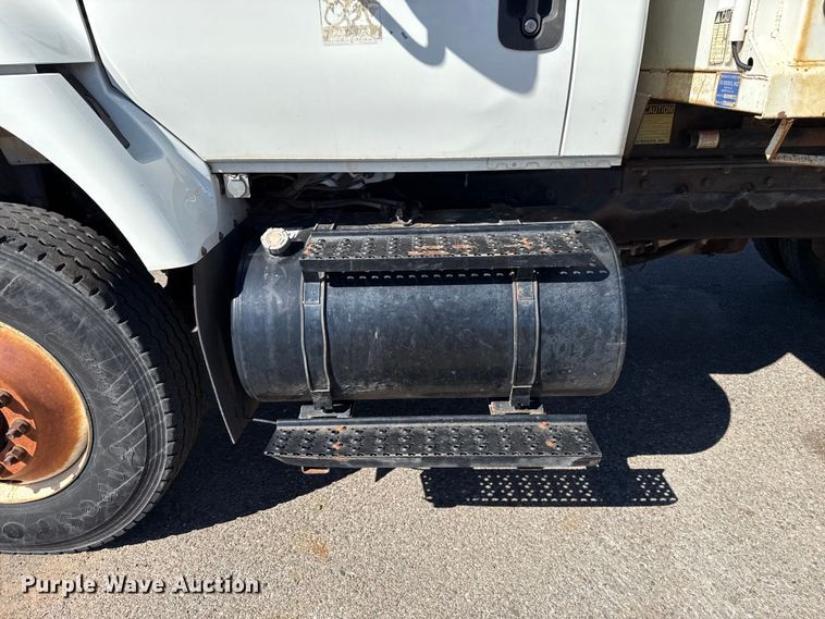 image for item EU5317 2003 International 7400 dump truck