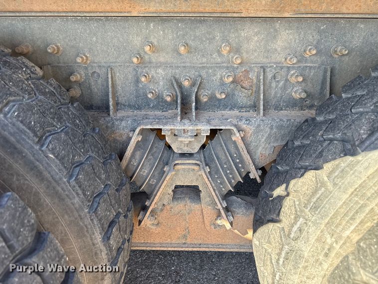 image for item EU5317 2003 International 7400 dump truck