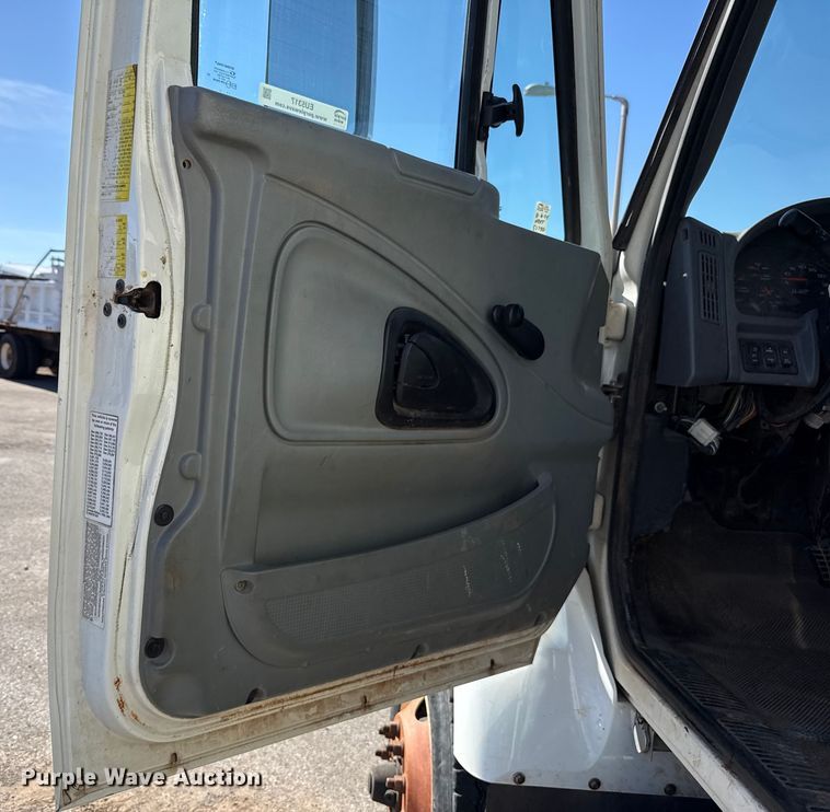 image for item EU5317 2003 International 7400 dump truck