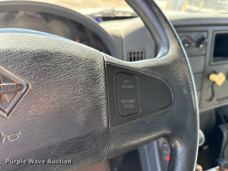 image for item EU5317 2003 International 7400 dump truck