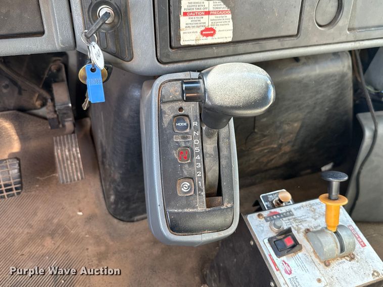 image for item EU5317 2003 International 7400 dump truck