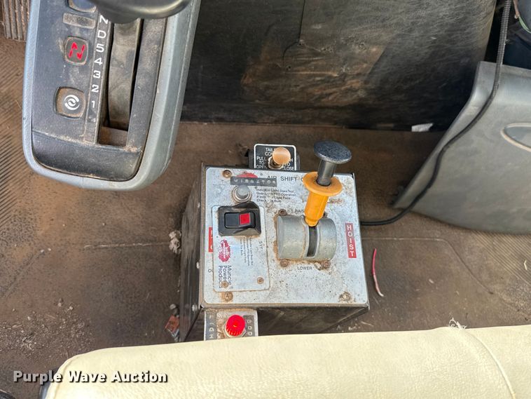 image for item EU5317 2003 International 7400 dump truck