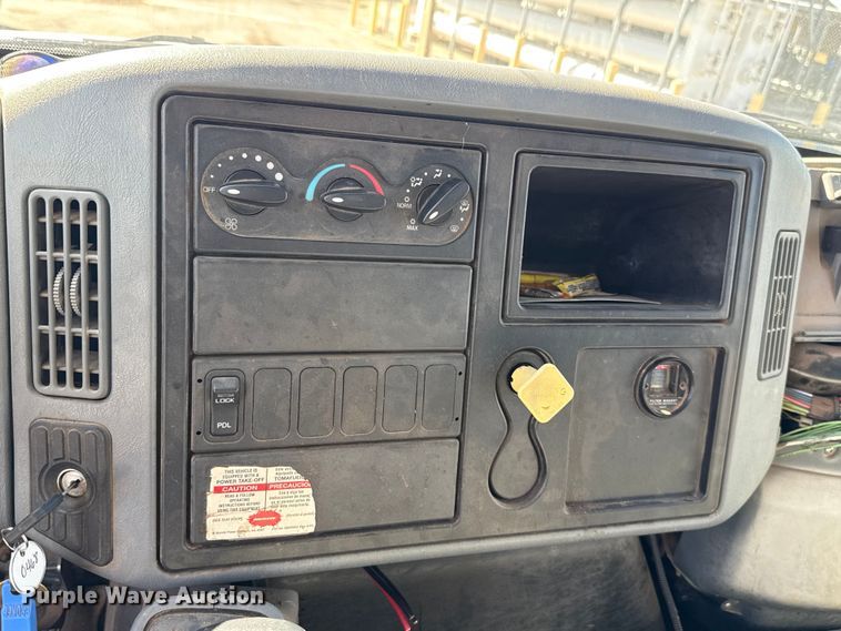 image for item EU5317 2003 International 7400 dump truck