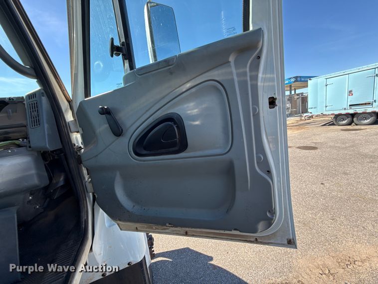 image for item EU5317 2003 International 7400 dump truck