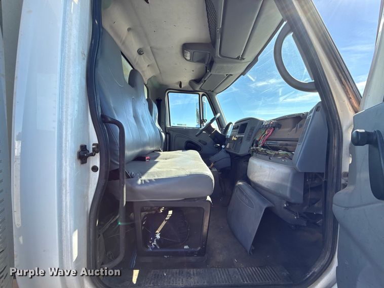 image for item EU5317 2003 International 7400 dump truck