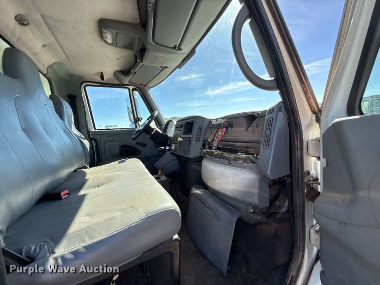 image for item EU5317 2003 International 7400 dump truck