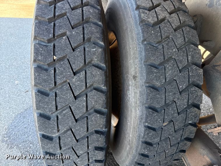 image for item EU5317 2003 International 7400 dump truck