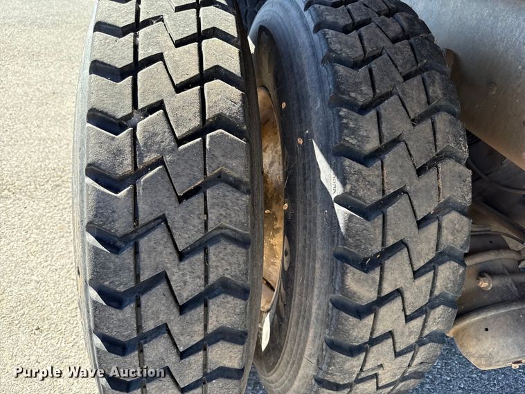 image for item EU5317 2003 International 7400 dump truck