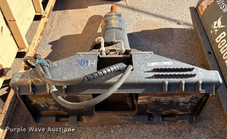 image for item EU5319 John Deere HH80C skid steer breaker