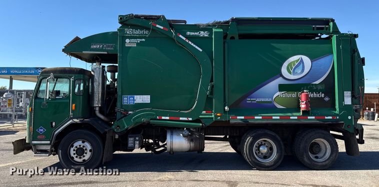 image for item EU5321 2015 Peterbilt 320 refuse truck