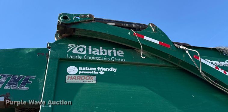 image for item EU5321 2015 Peterbilt 320 refuse truck