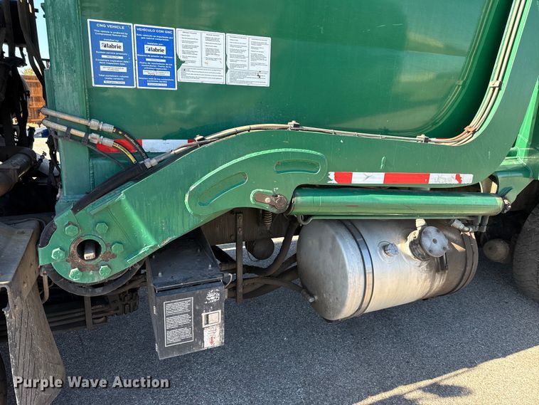 image for item EU5321 2015 Peterbilt 320 refuse truck