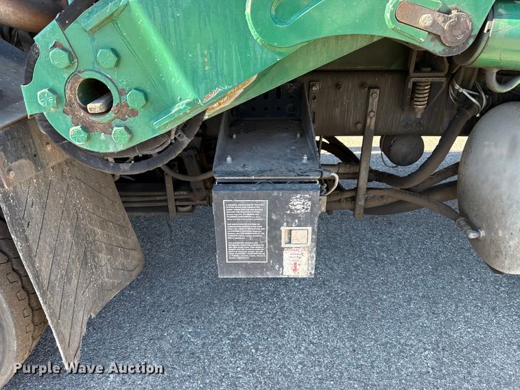 image for item EU5321 2015 Peterbilt 320 refuse truck