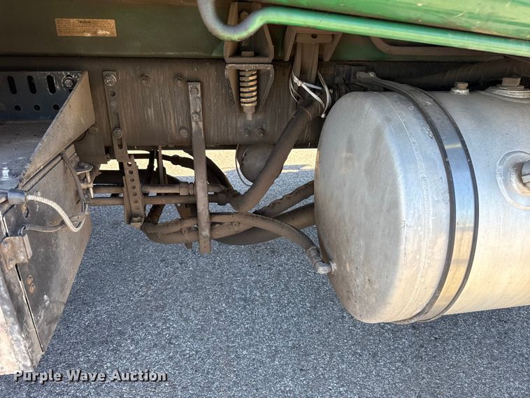 image for item EU5321 2015 Peterbilt 320 refuse truck