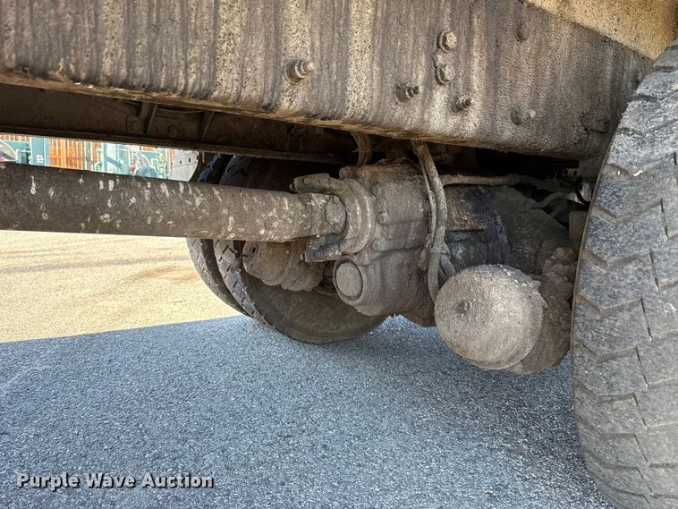 image for item EU5321 2015 Peterbilt 320 refuse truck