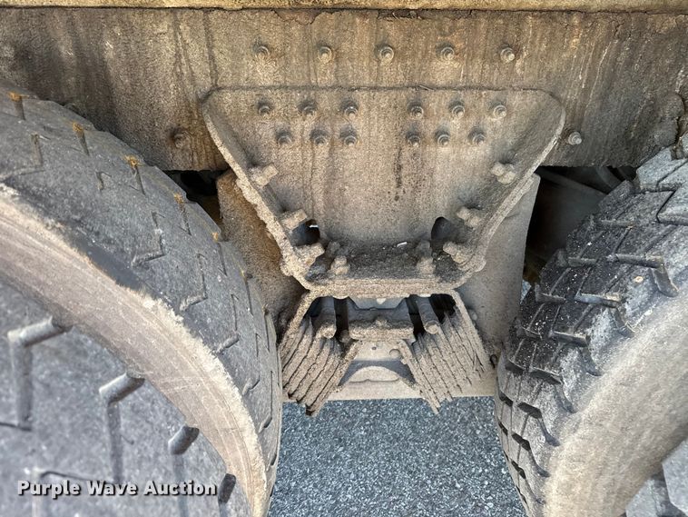 image for item EU5321 2015 Peterbilt 320 refuse truck