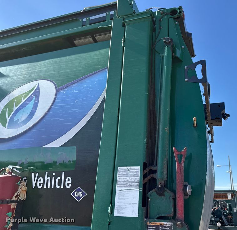 image for item EU5321 2015 Peterbilt 320 refuse truck