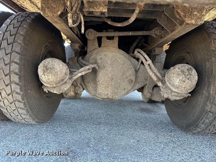 image for item EU5321 2015 Peterbilt 320 refuse truck