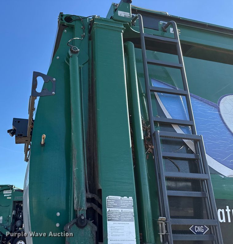 image for item EU5321 2015 Peterbilt 320 refuse truck