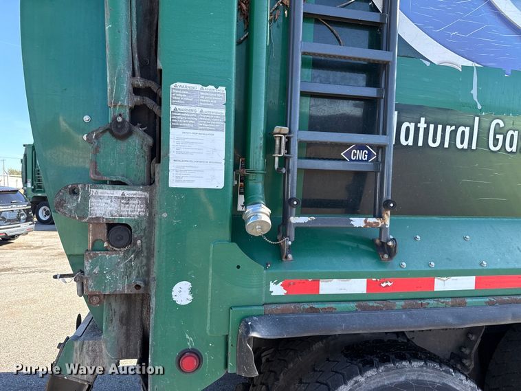 image for item EU5321 2015 Peterbilt 320 refuse truck