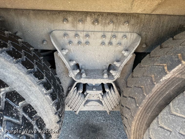 image for item EU5321 2015 Peterbilt 320 refuse truck