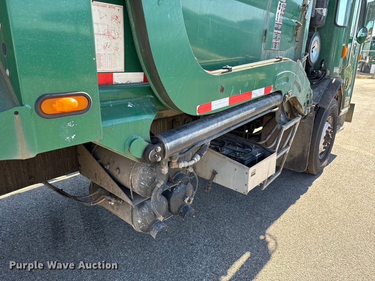 image for item EU5321 2015 Peterbilt 320 refuse truck