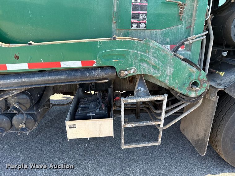 image for item EU5321 2015 Peterbilt 320 refuse truck