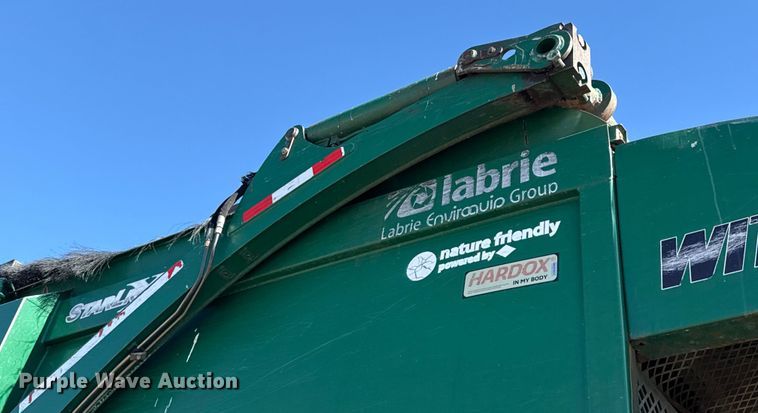 image for item EU5321 2015 Peterbilt 320 refuse truck