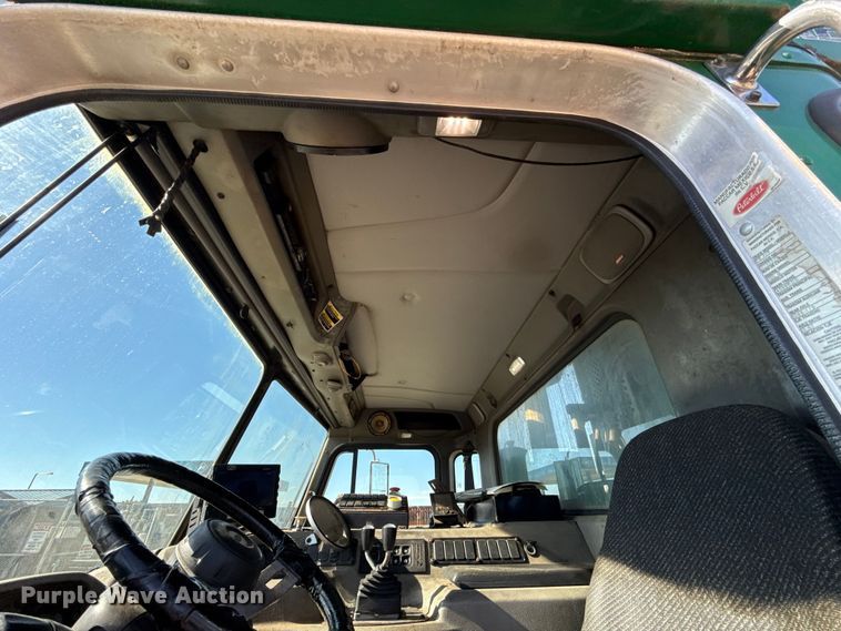 image for item EU5321 2015 Peterbilt 320 refuse truck