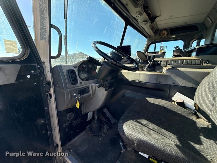 image for item EU5321 2015 Peterbilt 320 refuse truck