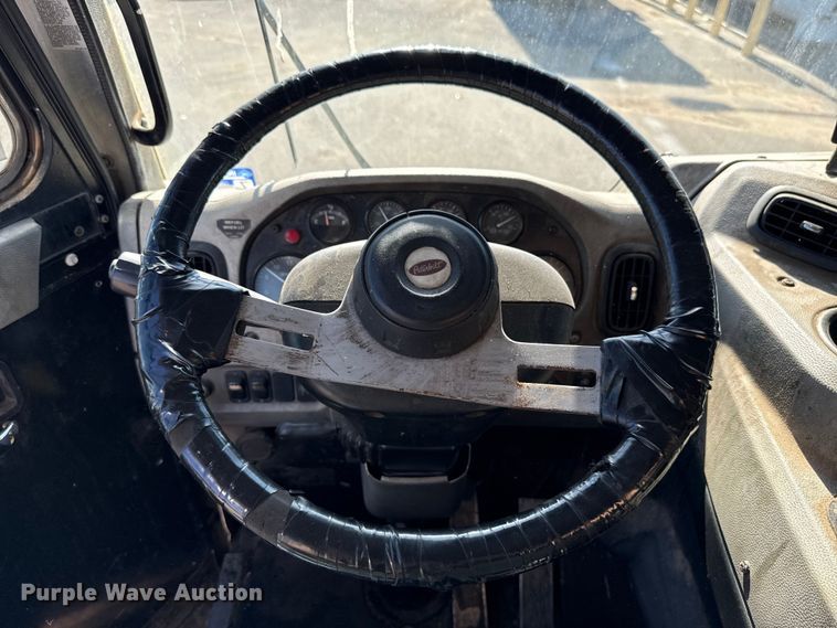 image for item EU5321 2015 Peterbilt 320 refuse truck