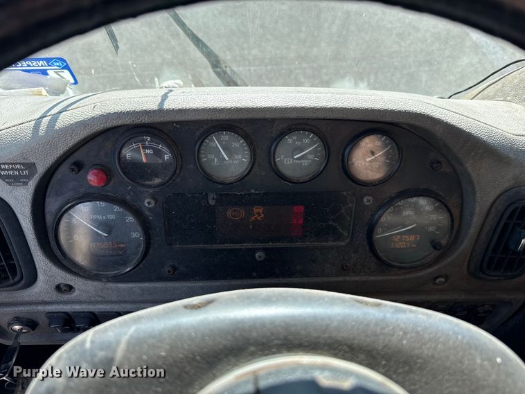 image for item EU5321 2015 Peterbilt 320 refuse truck