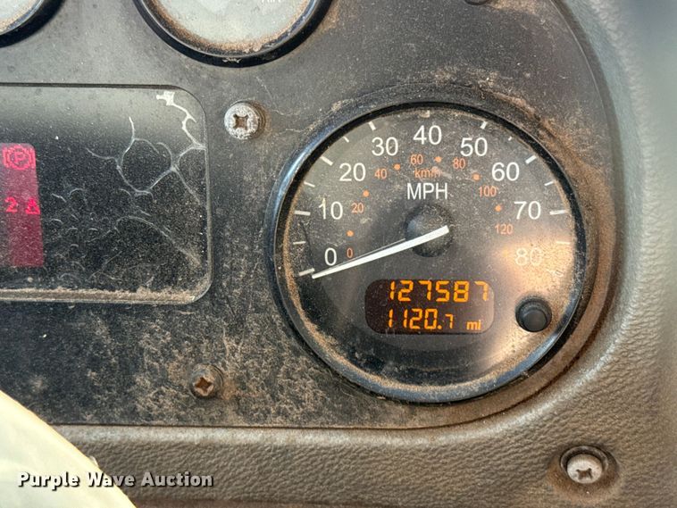 image for item EU5321 2015 Peterbilt 320 refuse truck