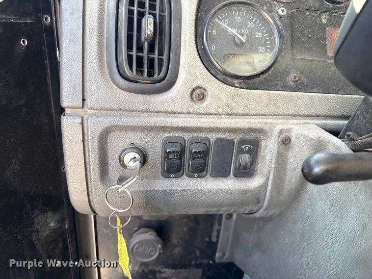 image for item EU5321 2015 Peterbilt 320 refuse truck