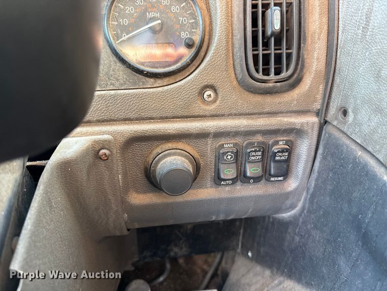 image for item EU5321 2015 Peterbilt 320 refuse truck