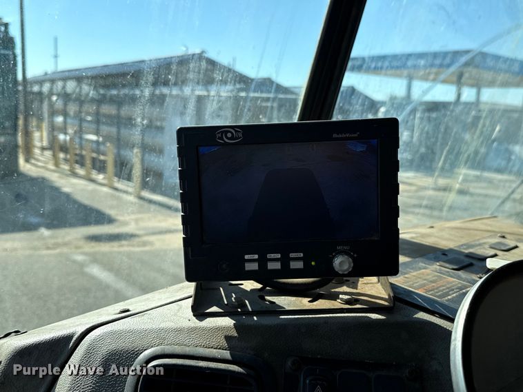 image for item EU5321 2015 Peterbilt 320 refuse truck