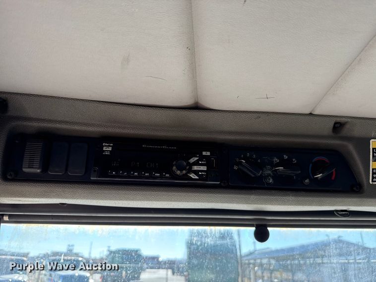 image for item EU5321 2015 Peterbilt 320 refuse truck