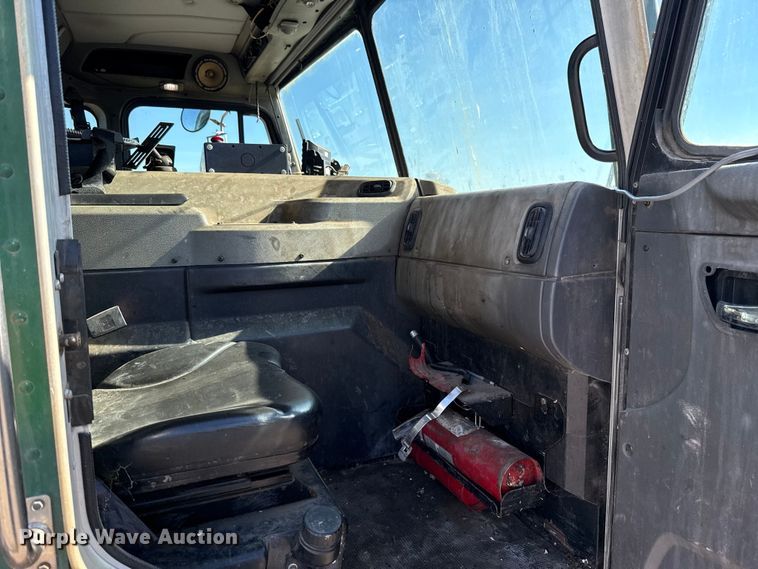 image for item EU5321 2015 Peterbilt 320 refuse truck