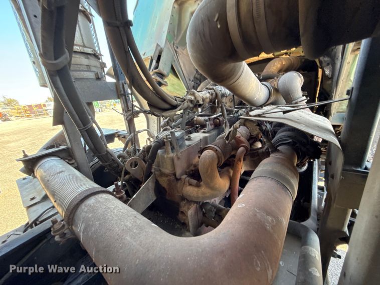 image for item EU5321 2015 Peterbilt 320 refuse truck