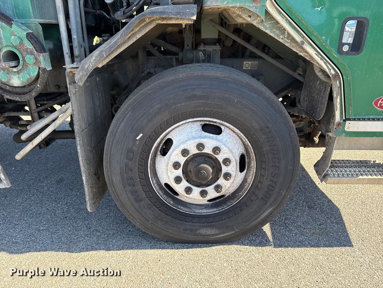 image for item EU5321 2015 Peterbilt 320 refuse truck