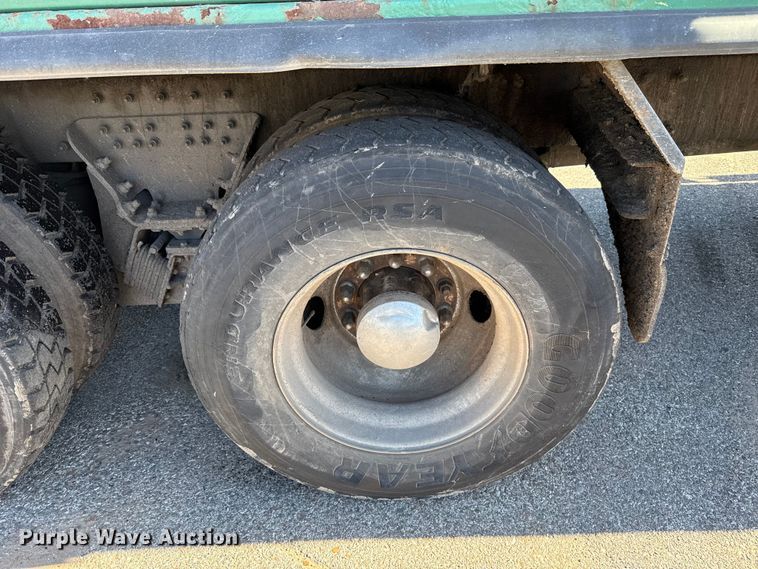 image for item EU5321 2015 Peterbilt 320 refuse truck