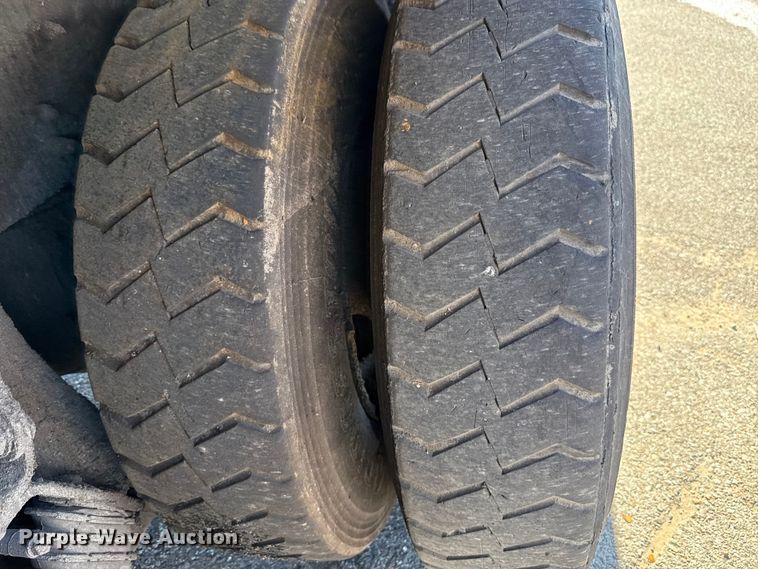 image for item EU5321 2015 Peterbilt 320 refuse truck