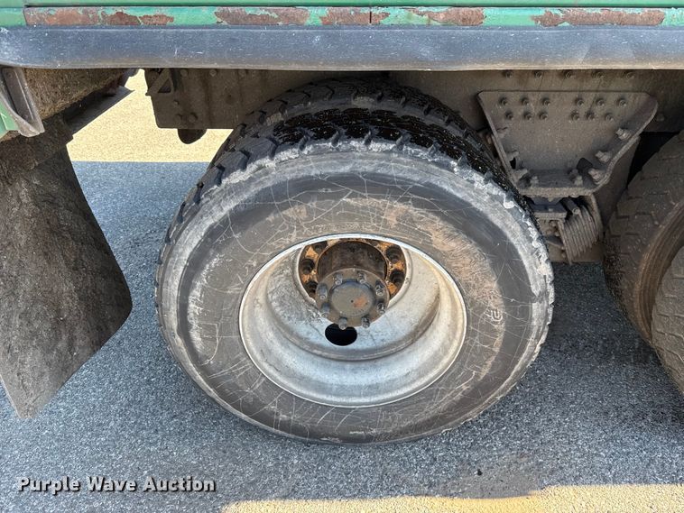 image for item EU5321 2015 Peterbilt 320 refuse truck