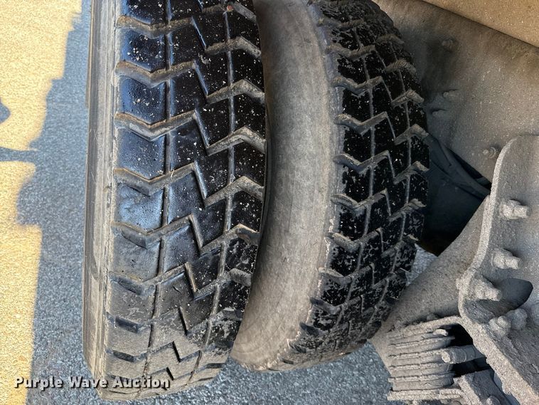 image for item EU5321 2015 Peterbilt 320 refuse truck