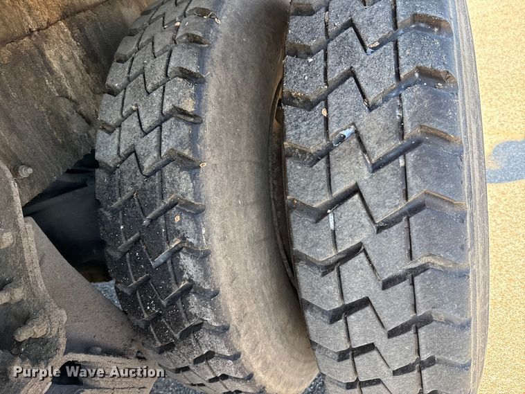 image for item EU5321 2015 Peterbilt 320 refuse truck