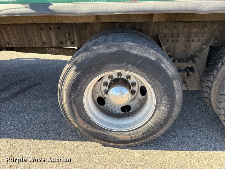 image for item EU5321 2015 Peterbilt 320 refuse truck