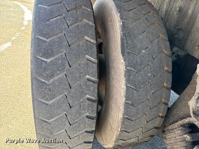 image for item EU5321 2015 Peterbilt 320 refuse truck