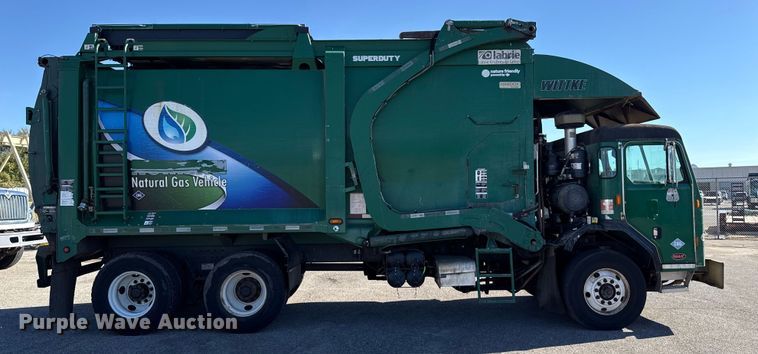 image for item EU5322 2016 Peterbilt 320 refuse truck