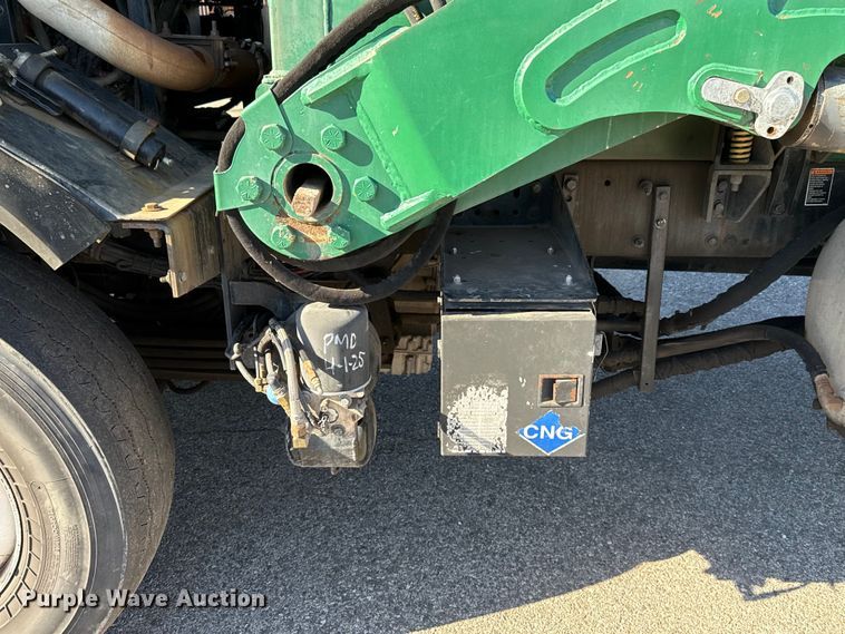 image for item EU5322 2016 Peterbilt 320 refuse truck