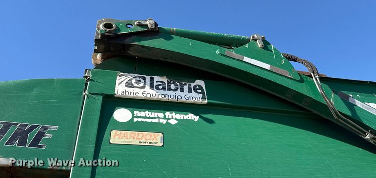 image for item EU5322 2016 Peterbilt 320 refuse truck